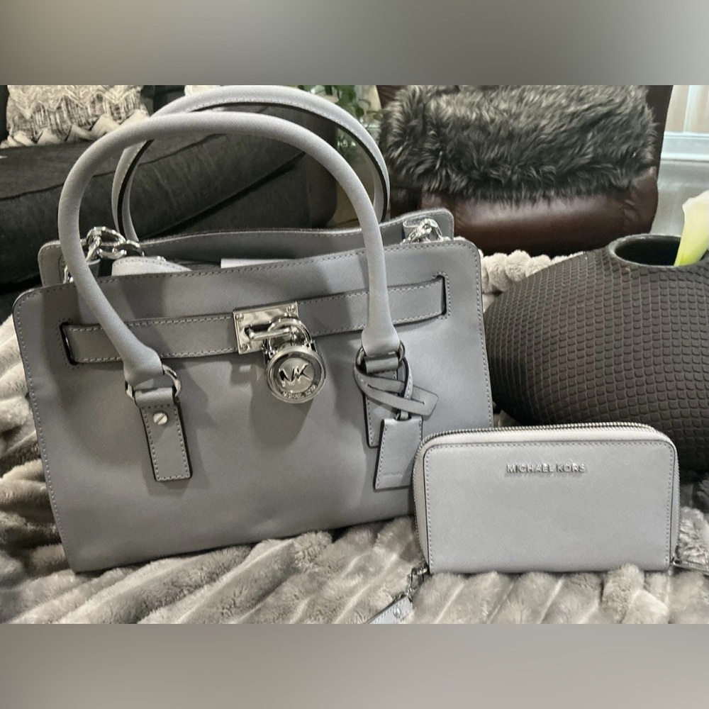 Michael Kors Hamilton Saffiano  Leather gray shoulder bag with matching wallet